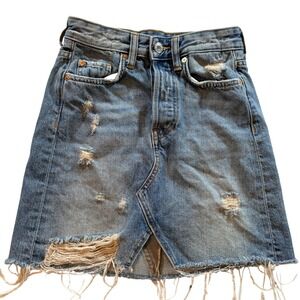 HM &Denim Light Wash Distressed Mini Skirt Button Fly Raw Hem Size 0 0658298 0